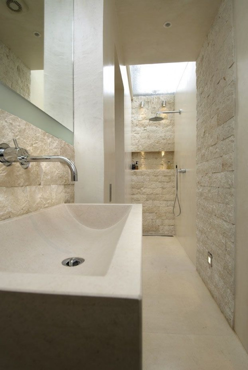 Chelsea Town House | Walk In Shower with Limestone and Polished Plaster | Interior Designers